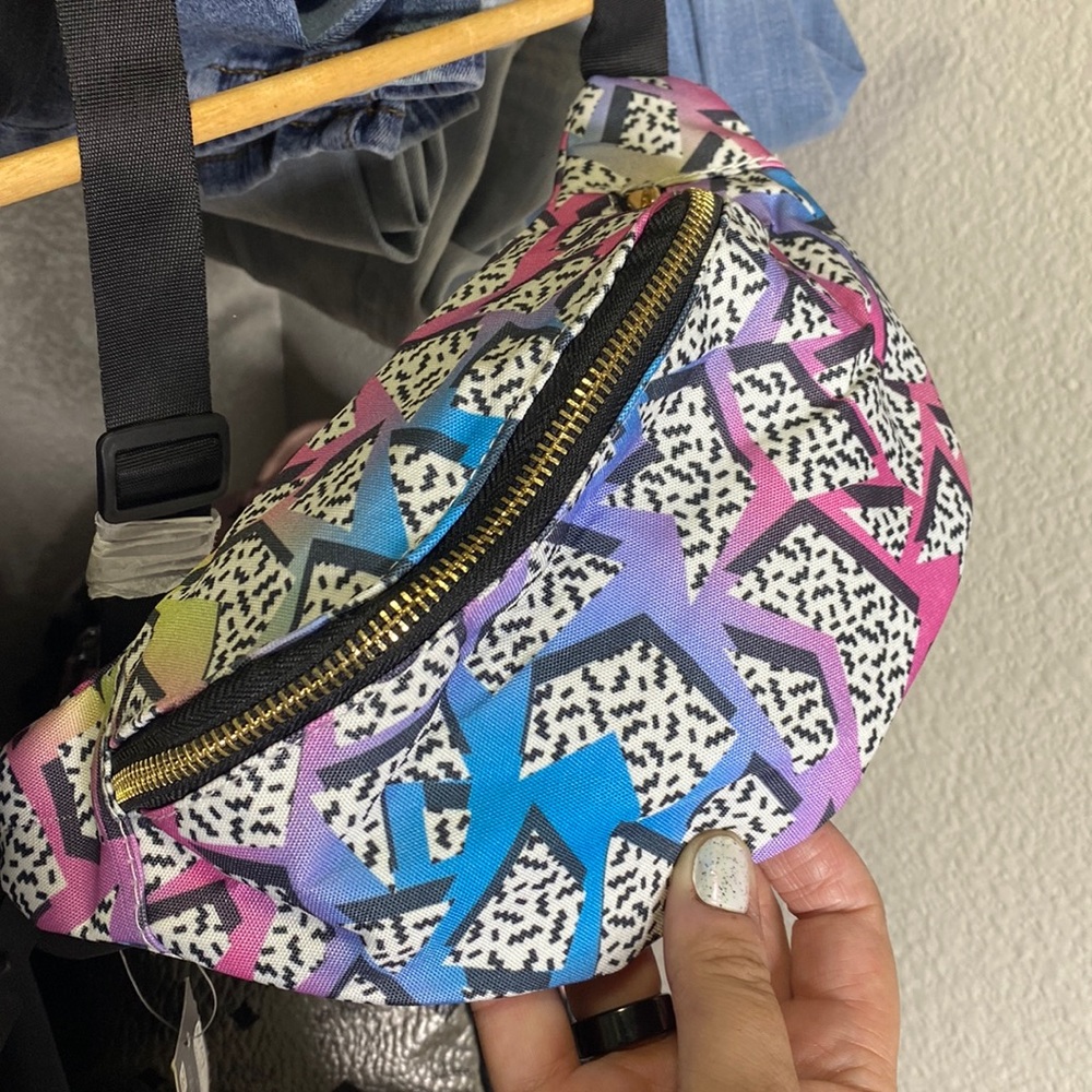 NWT 90s inspired Fanny pack from spirit Halloween. One size fits most.